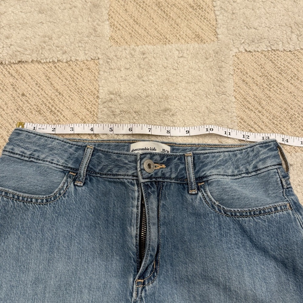 Abercrombie Bear NYC Kids High Rise Relaxed Denim Shorts Size 15/16 Regular - Picture 7 of 9